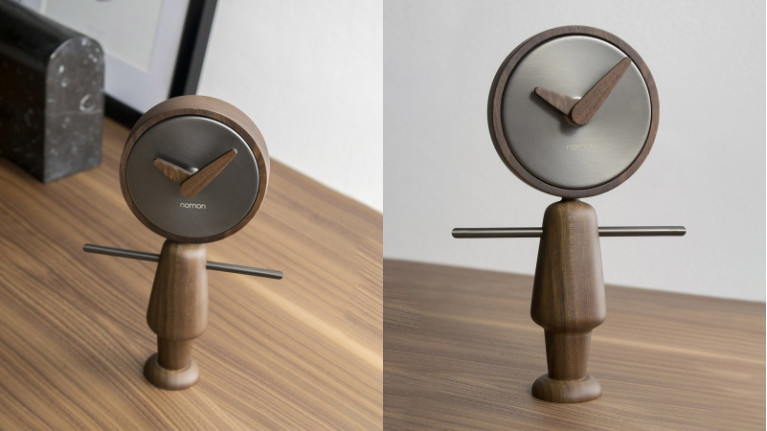 Horloge de table NENE-NENA | Drôle de famille. En bois et laiton, 2 finitions au choix.