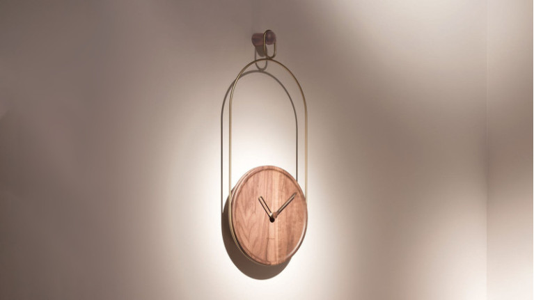 Horloge murale ESLABON | Bel équilibre ! Cadran en bois massif ou marbre.