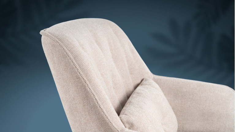 Fauteuil tissu JULIA I Assise couettée et piétement épingle en métal