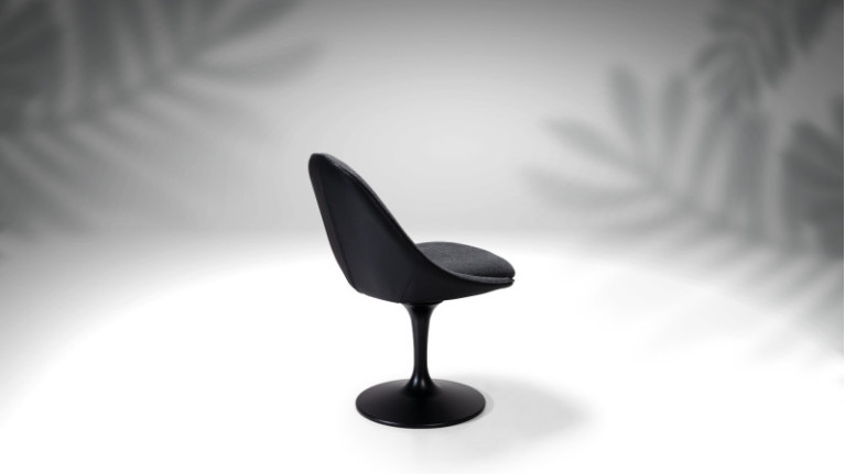 Chaise pivotante noire SONIA | Pied tulipe et assise rembourrée