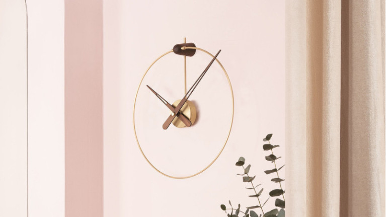 Horloge murale ANDA | En bois et laiton, 2 finitions.