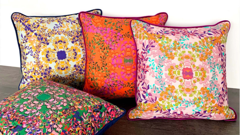 Coussin velours PRINTEMPS I Création Amélie Choquet. 4 couleurs