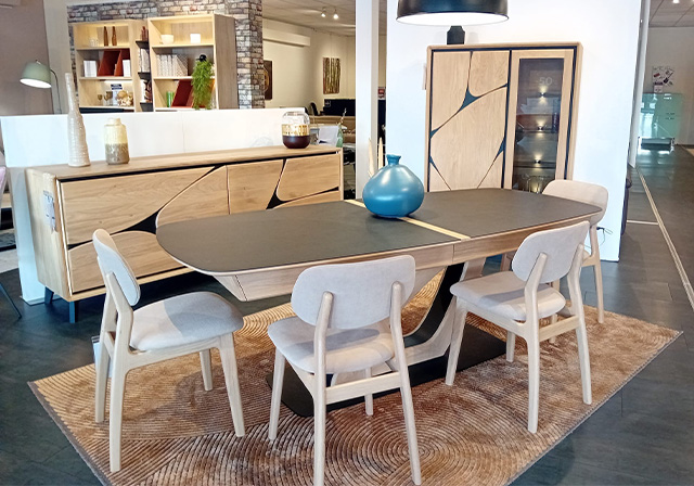 Table et chaises haut de gamme en bois dans votre magasin de meubles à Toulon Ollioules